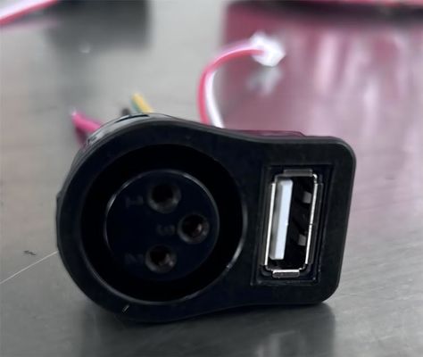 3 πυρήνες XLR Κρατήρας Ασημένιο USB Industrial Wire Harness Για Οπτικοακουστικό Εξοπλισμό
