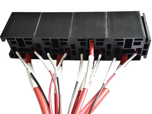 สีแดง ทนต่ออุณหภูมิสูง อุปกรณ์ประกอบไฟฟ้าหุ่นยนต์ประกอบไฟฟ้า 300V IP67 600mm